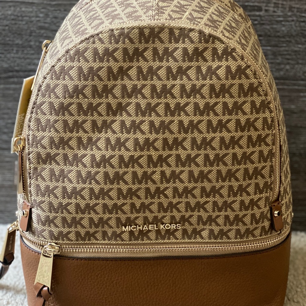 Michael Kors Rhea ZIP Backpack NEW Authentic - Picture 3 of 7